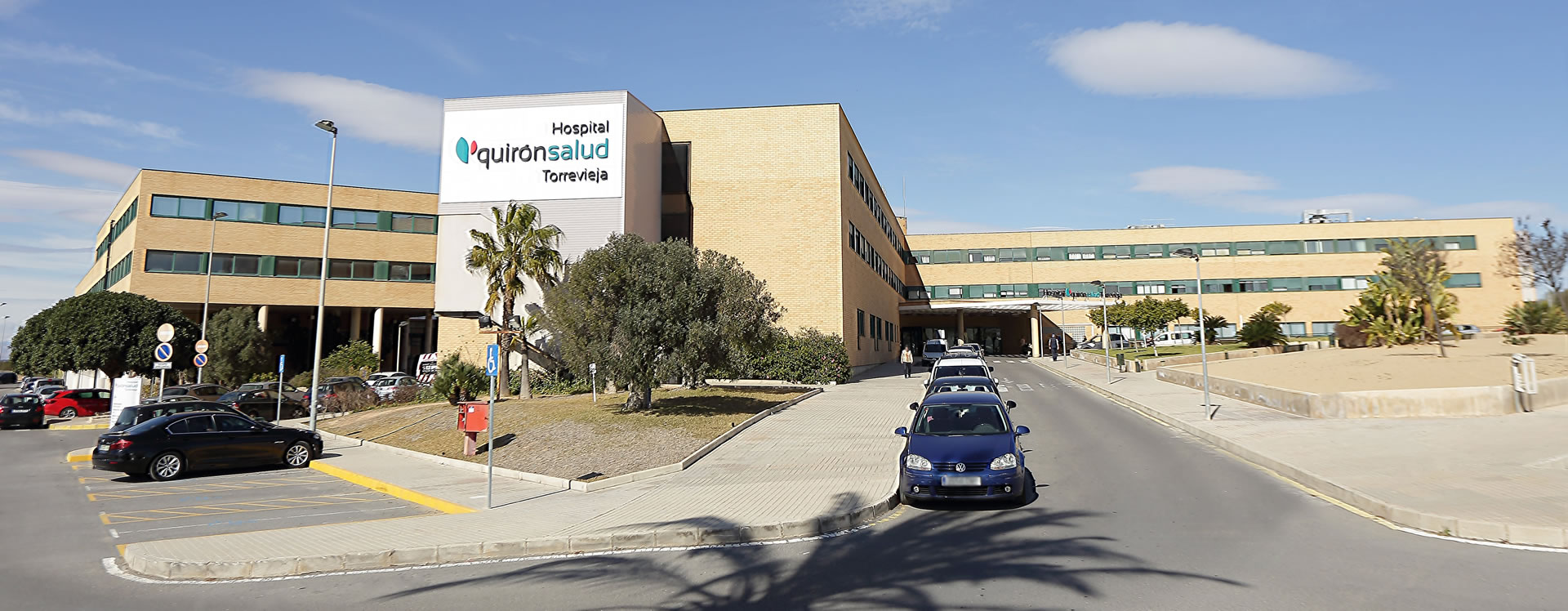 Outdoors of Hospital Quirónsalud Torrevieja where Clínica Marta Vallés is located